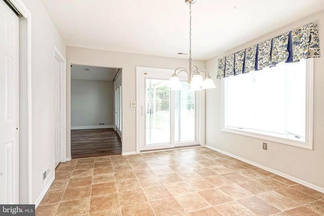 3 DEEP HOLLOW LN N, Columbus, NJ 08022