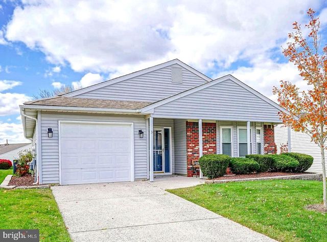 3 DEEP HOLLOW LN N, Columbus, NJ 08022