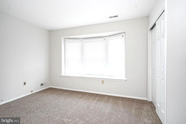 3 DEEP HOLLOW LN N, Columbus, NJ 08022