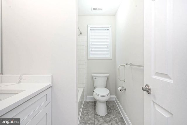 3 DEEP HOLLOW LN N, Columbus, NJ 08022