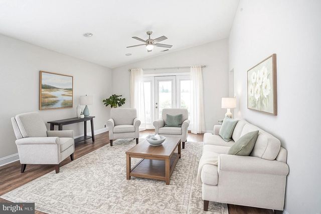 3 DEEP HOLLOW LN N, Columbus, NJ 08022