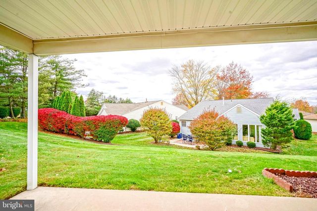 3 DEEP HOLLOW LN N, Columbus, NJ 08022