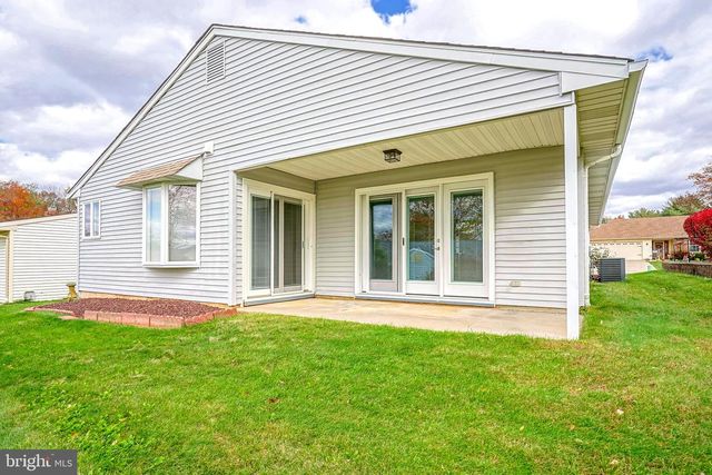 3 DEEP HOLLOW LN N, Columbus, NJ 08022