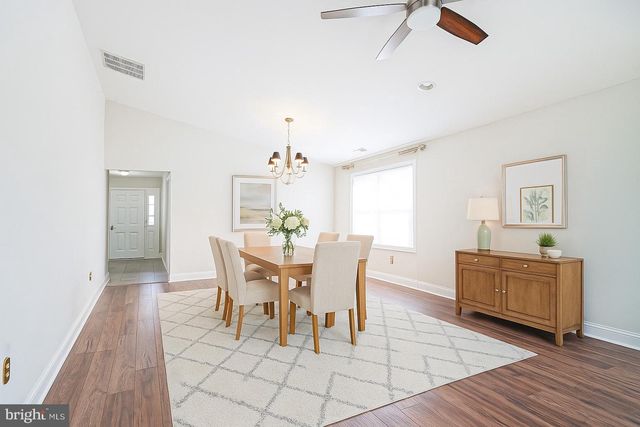 3 DEEP HOLLOW LN N, Columbus, NJ 08022