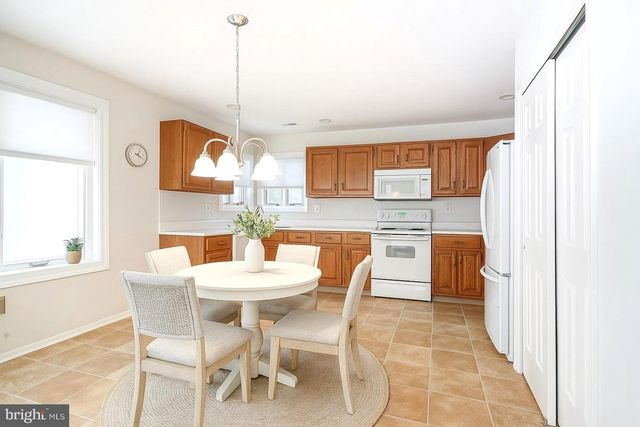 3 DEEP HOLLOW LN N, Columbus, NJ 08022