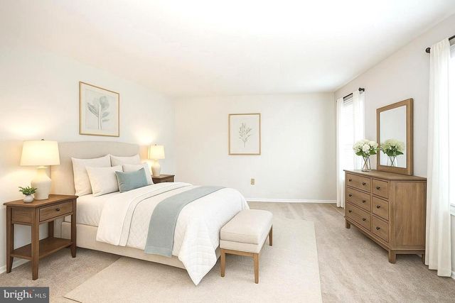 3 DEEP HOLLOW LN N, Columbus, NJ 08022