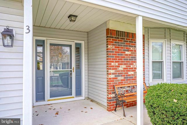 3 DEEP HOLLOW LN N, Columbus, NJ 08022