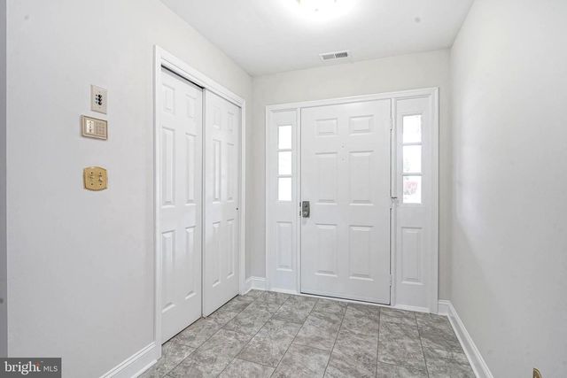 3 DEEP HOLLOW LN N, Columbus, NJ 08022