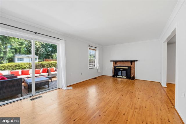 706 EDWARDS FERRY RD NE, Leesburg, VA 20176