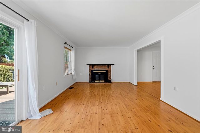 706 EDWARDS FERRY RD NE, Leesburg, VA 20176