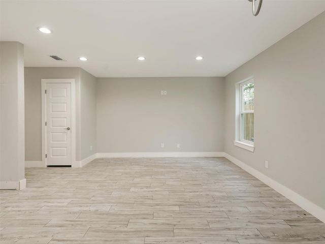 818 W Walker Street, Denison, TX 75020