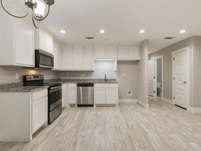 818 W Walker Street, Denison, TX 75020