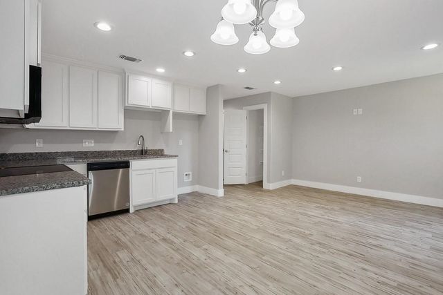 818 W Walker Street, Denison, TX 75020
