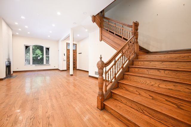 849 N Dearborn Street, Chicago, IL 60610