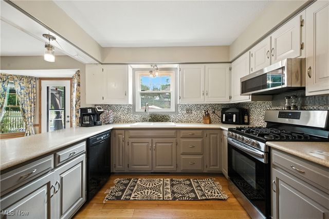 61 Lake Forest Drive, Hudson, OH 44236