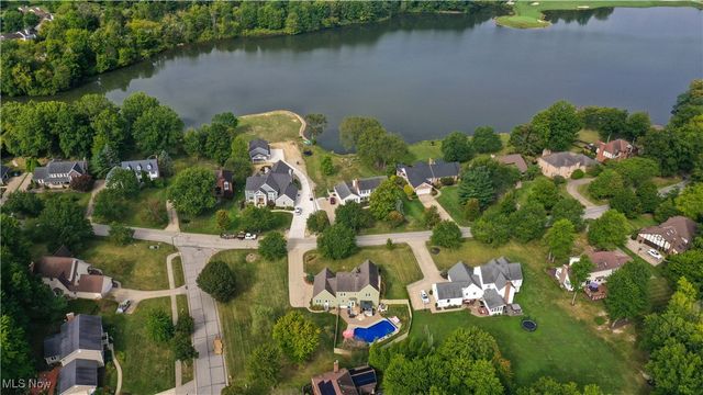 61 Lake Forest Drive, Hudson, OH 44236