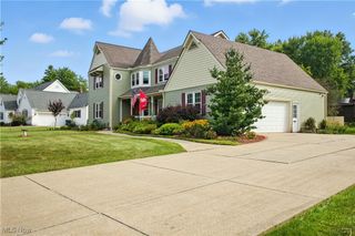 61 Lake Forest Drive, Hudson, OH 44236