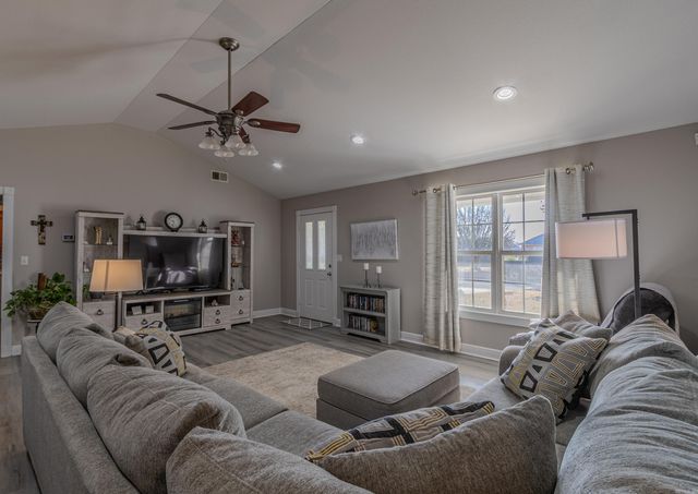 2801 Trowbridge Drive, Paragould, AR 72450