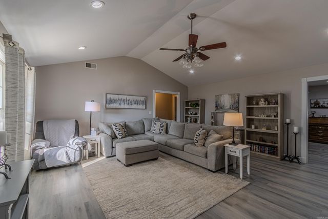 2801 Trowbridge Drive, Paragould, AR 72450