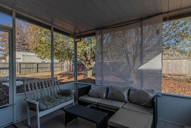 2801 Trowbridge Drive, Paragould, AR 72450