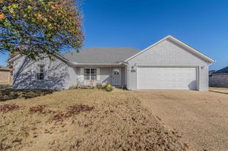 2801 Trowbridge Drive, Paragould, AR 72450
