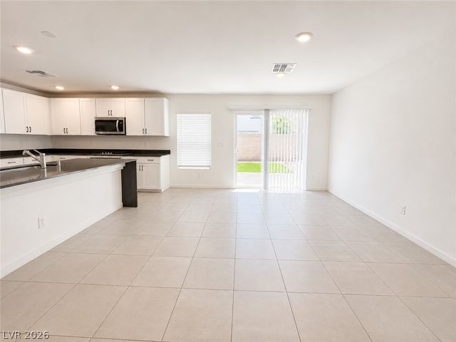 7623 Lush Oasis Avenue, Las Vegas, NV 89113