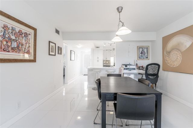 811 S Hollybrook Drive 301, Pembroke Pines, FL 33025