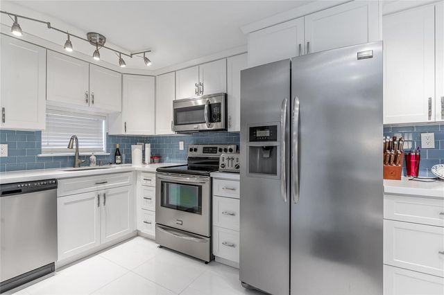 811 S Hollybrook Drive 301, Pembroke Pines, FL 33025