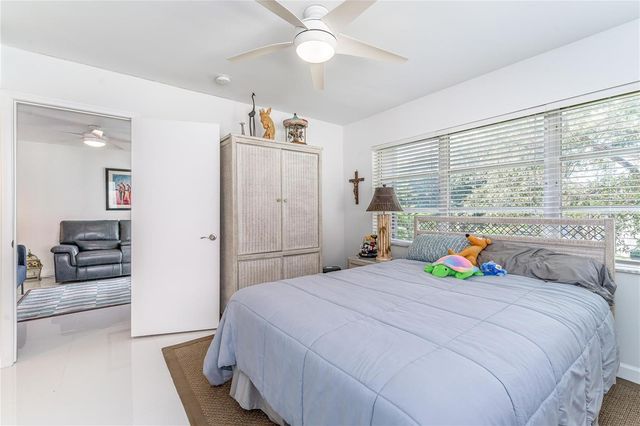 811 S Hollybrook Drive 301, Pembroke Pines, FL 33025