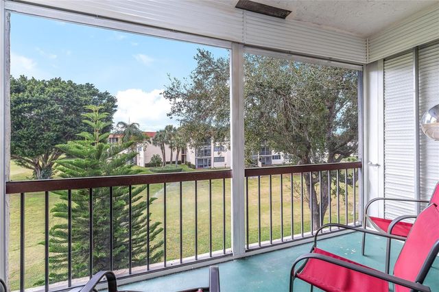 811 S Hollybrook Drive 301, Pembroke Pines, FL 33025