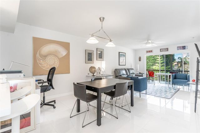 811 S Hollybrook Drive 301, Pembroke Pines, FL 33025