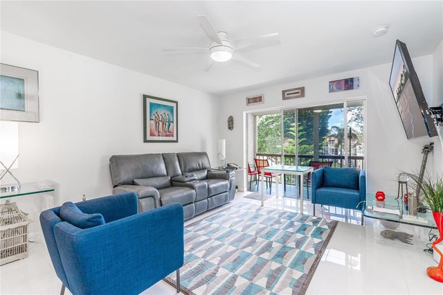 811 S Hollybrook Drive 301, Pembroke Pines, FL 33025
