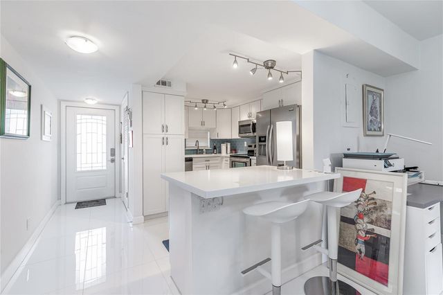 811 S Hollybrook Drive 301, Pembroke Pines, FL 33025