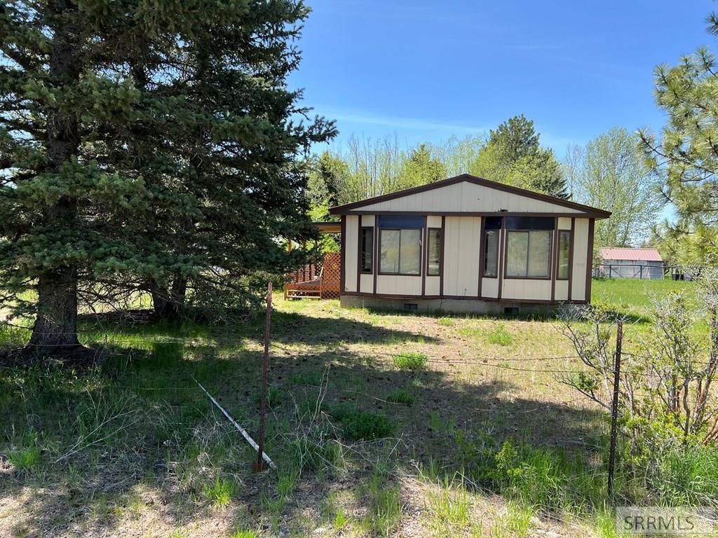 Image 2 of property listing at 433 Irwin North Road, Irwin, ID 83428