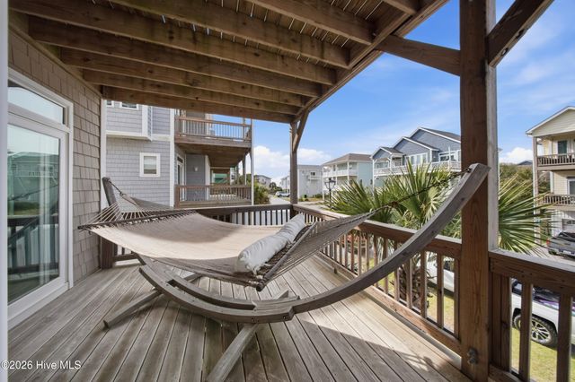 306 Oceanaire Lane, Surf City, NC 28445