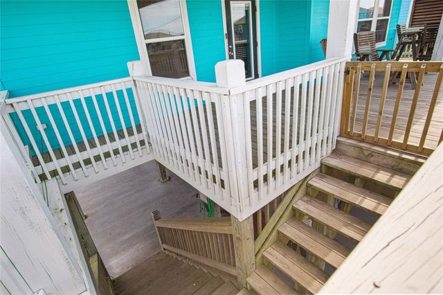 988 Gulf Road, Crystal Beach, TX 77650
