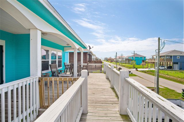988 Gulf Road, Crystal Beach, TX 77650
