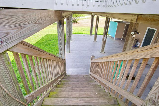 988 Gulf Road, Crystal Beach, TX 77650