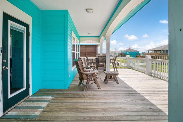 988 Gulf Road, Crystal Beach, TX 77650
