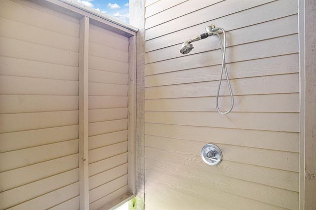 988 Gulf Road, Crystal Beach, TX 77650