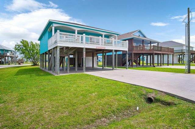 988 Gulf Road, Crystal Beach, TX 77650