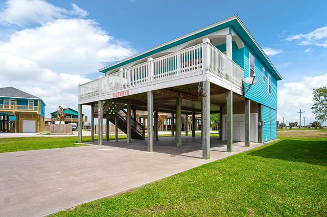 988 Gulf Road, Crystal Beach, TX 77650