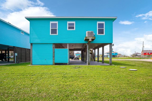 988 Gulf Road, Crystal Beach, TX 77650