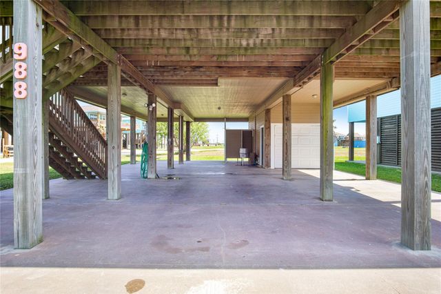 988 Gulf Road, Crystal Beach, TX 77650