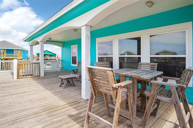 988 Gulf Road, Crystal Beach, TX 77650