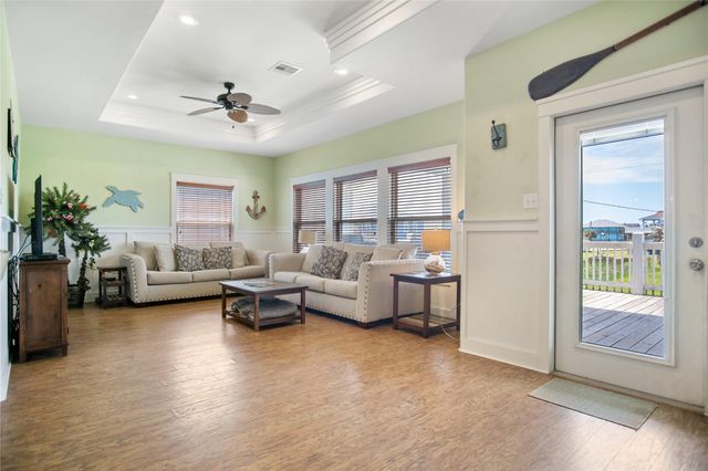 988 Gulf Road, Crystal Beach, TX 77650