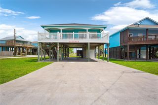 988 Gulf Road, Crystal Beach, TX 77650