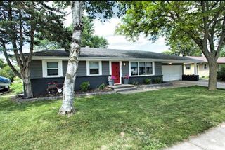 2217 N GILLETT STREET, Appleton, WI 54914