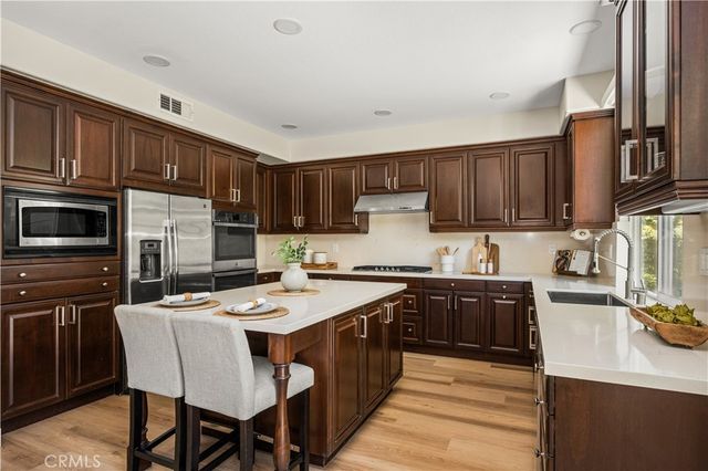 6 Thorn Hill, Irvine, CA 92602