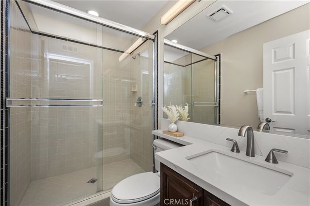 6 Thorn Hill, Irvine, CA 92602